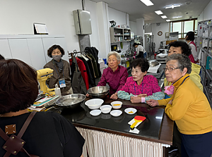 노인맞춤돌봄서비스 사회관계망 프로그램 제과제빵 체험